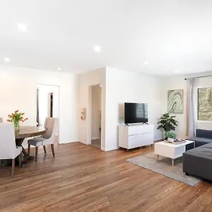 Comfortable 1-bedroom Near Beverly Hills And La Attractions *