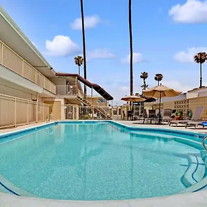 Hotel Super 8 By Wyndham Angeles-culver Area 2*