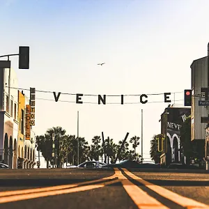 Venice Beach International Traveler *