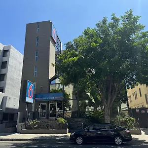 6 Hollywood