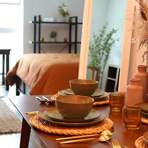 Hollywood Chic With Free Parking Apartment *