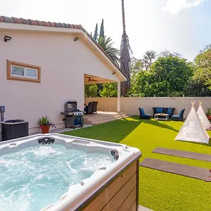 Holiday home Regal 4 Bed With Hot Tub Close To Universal Sleeps 15