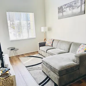 Spacious 2 , Queen Beds , Great Location And Pool Lägenhet *