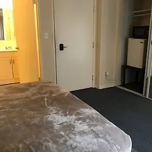Budget Beverly Hills Suites *
