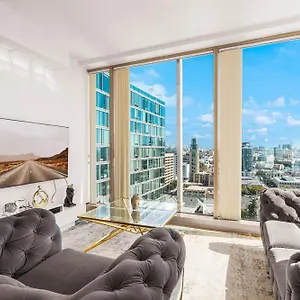 Beautiful 2 Bedroom Sky View Los Angeles