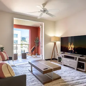 Charming Luxury With Hollywood Sign View