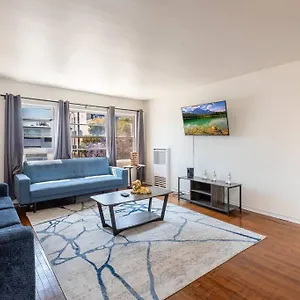 Comfy 1 Bedroom W/ Hot Tub - Sleeps 4