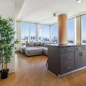 Lovely Upscale High Rise Private Parking & Pool Apartment *