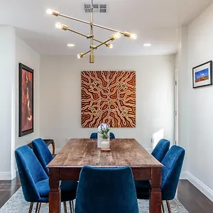 Holiday home Cozy La Getaway With Hot Tub, 10 Min To