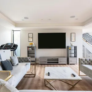 Santa Monica New Luxury Spacious 6-bedroom House *