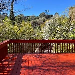 Hollywood Hills Spacious Retreat Casa de Férias *