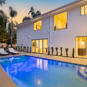 Luxury Hollywood Hills With Pool Outdoor Dining Iconic Views Skyline Сasa de vacaciones