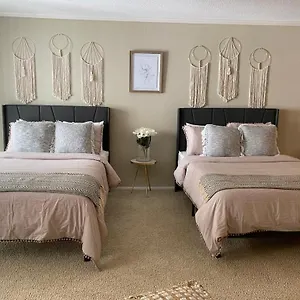 Amazing Universal Loft Free Parking Apartment *