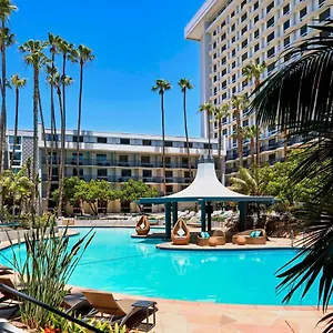 Hotel Angeles Airport Marriott 4*