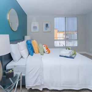 Universal 8 Min Drive Two Bedroom With Free Parking Apartment *
