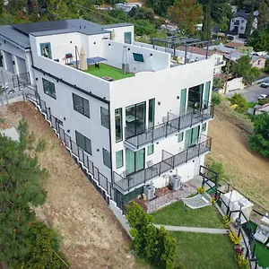 Luxury Retreat With Rooftop, Hot Tub & Views *