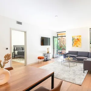 Hollywood 2 Bedroom Luxury Apartment *