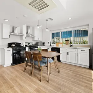 Modern Getaway In The Heart Of La Near Usc, Private With Share Living And Kitchen