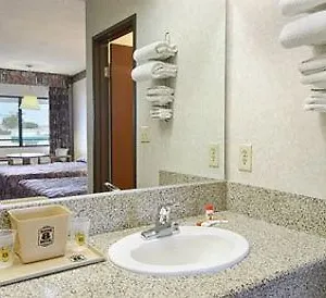 Travelodge By Wyndham - La Area 2*